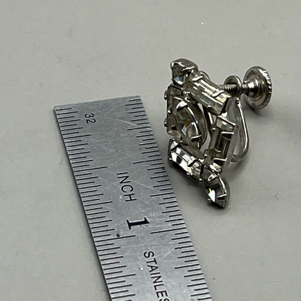 Elegant Vintage Weiss Screw Back Diamond cut Silver Crystal Earrings - Picture 5 of 6